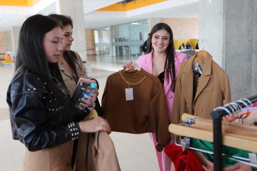 Día del Emprendimiento Tomasino_ Tercera Vitrina Comercial1