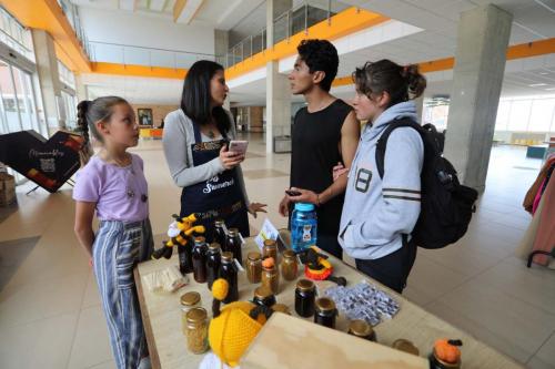 Día del Emprendimiento Tomasino_ Tercera Vitrina Comercial7